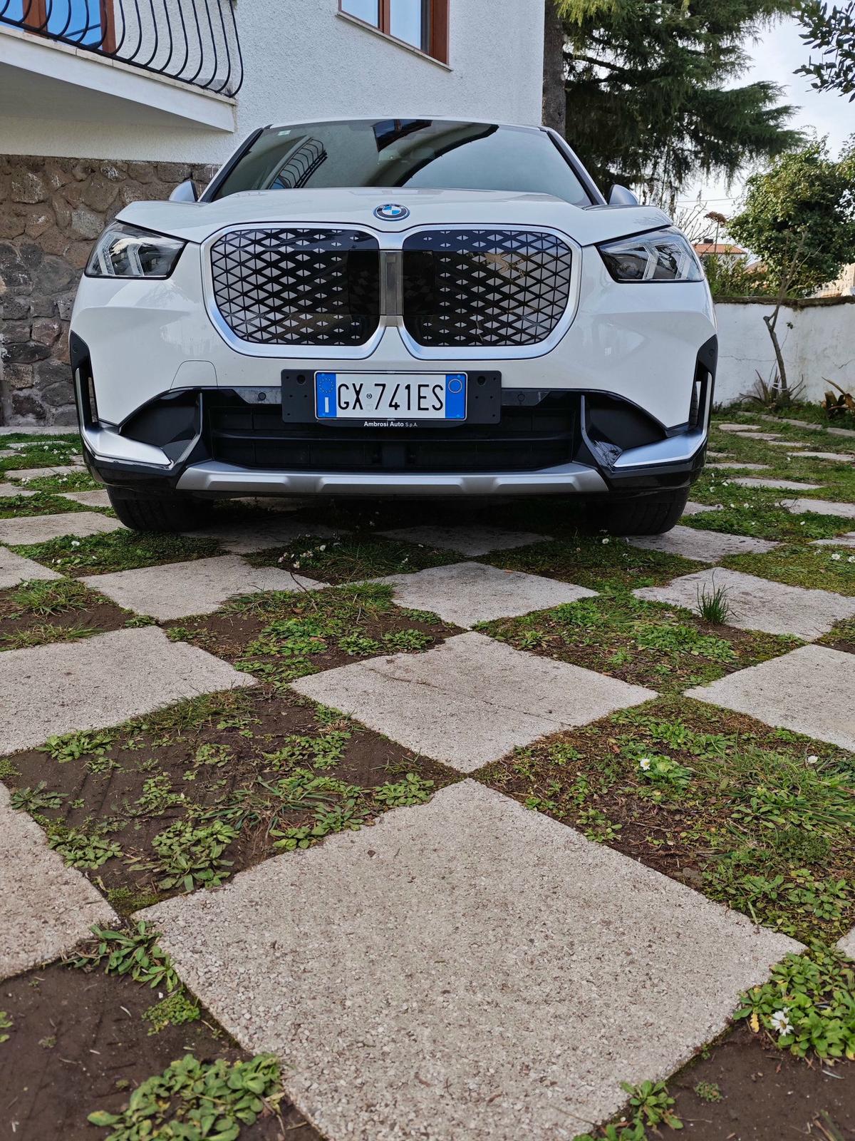 BMW iX1