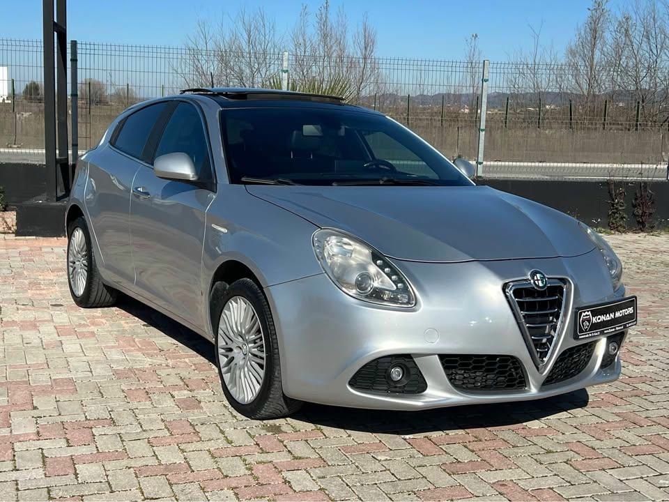 Alfa Romeo Giulietta 2012 - foto 1