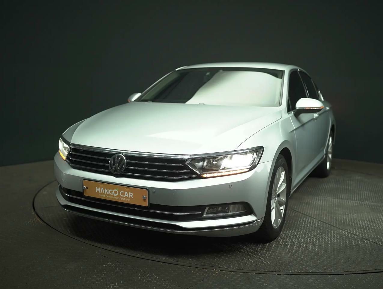 Volkswagen Passat 2018 - foto 1