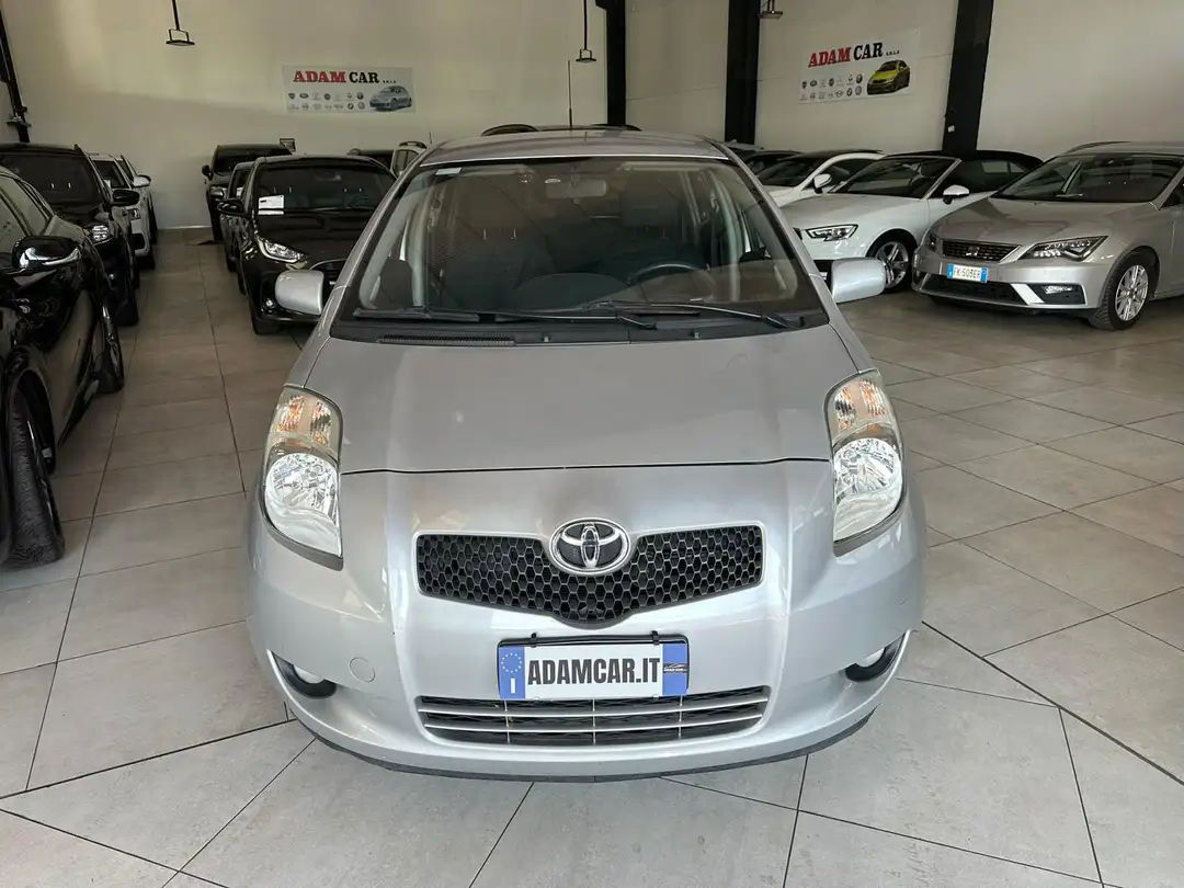 Toyota Yaris 2008 - foto 1