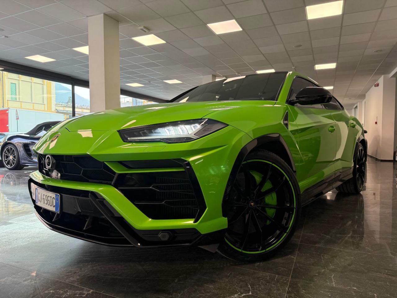 Lamborghini Urus 2022 - foto 1