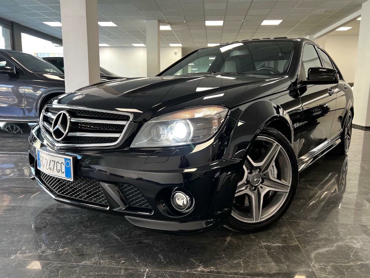 MERCEDES BENZ C 63 AMG 2010 - foto 1