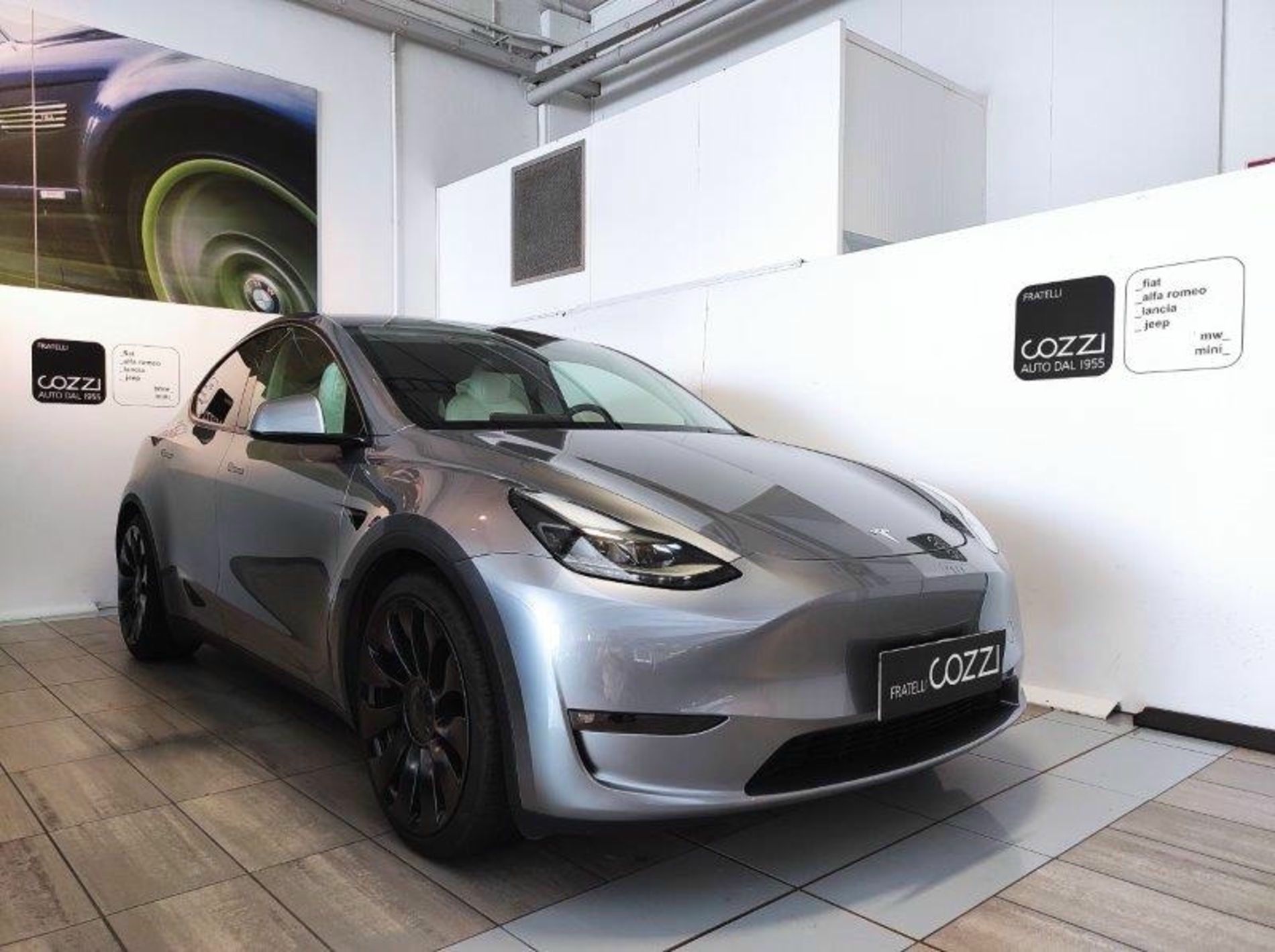 TESLA Model Y 2024 - foto 1