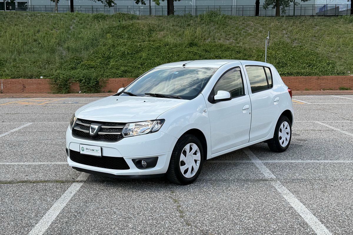 Dacia Sandero 2014 - foto 1