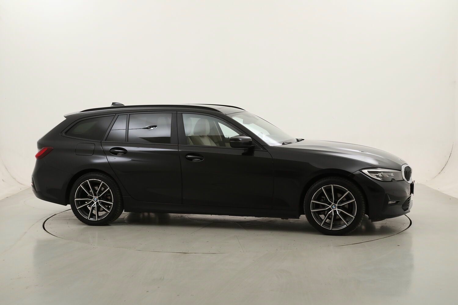 BMW 3 Series 2022 - foto 1