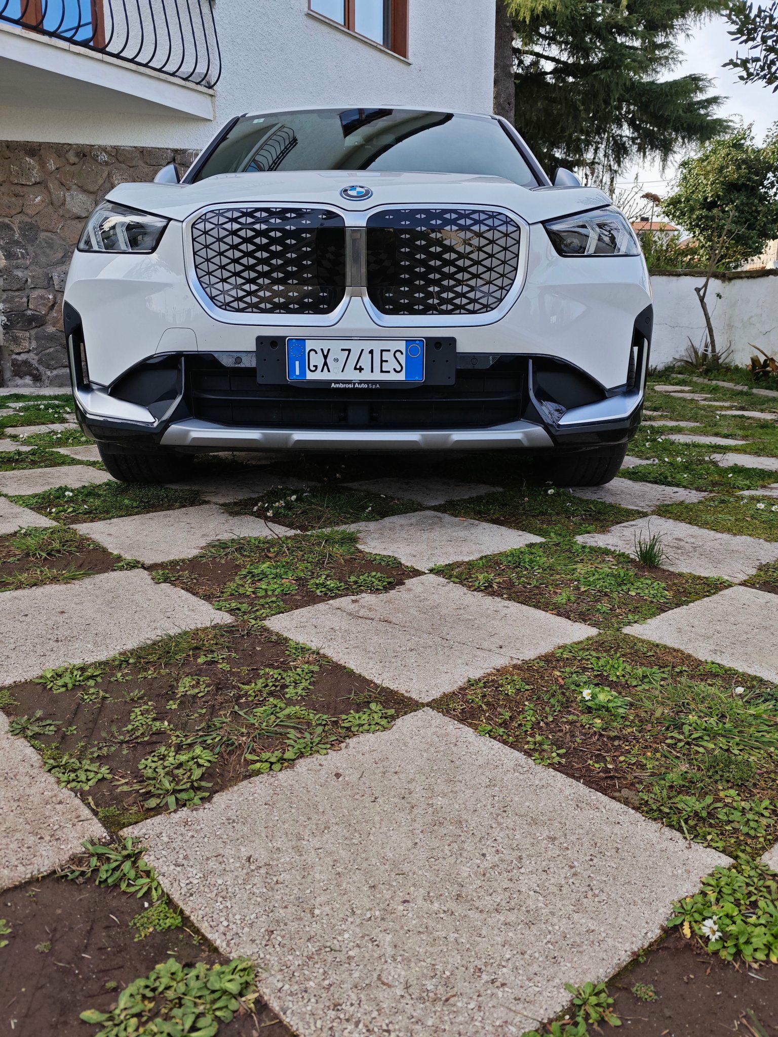 BMW iX1 2025 - foto 1