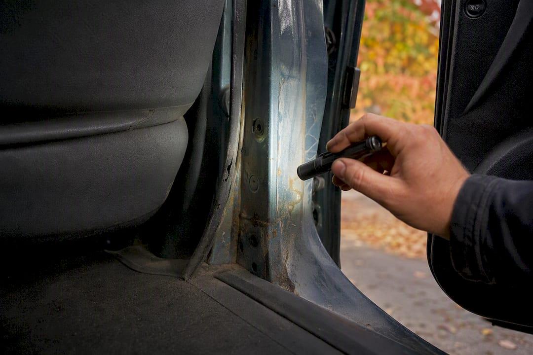 Come Controllare il Chilometraggio di un'Auto Prima di Acquistare